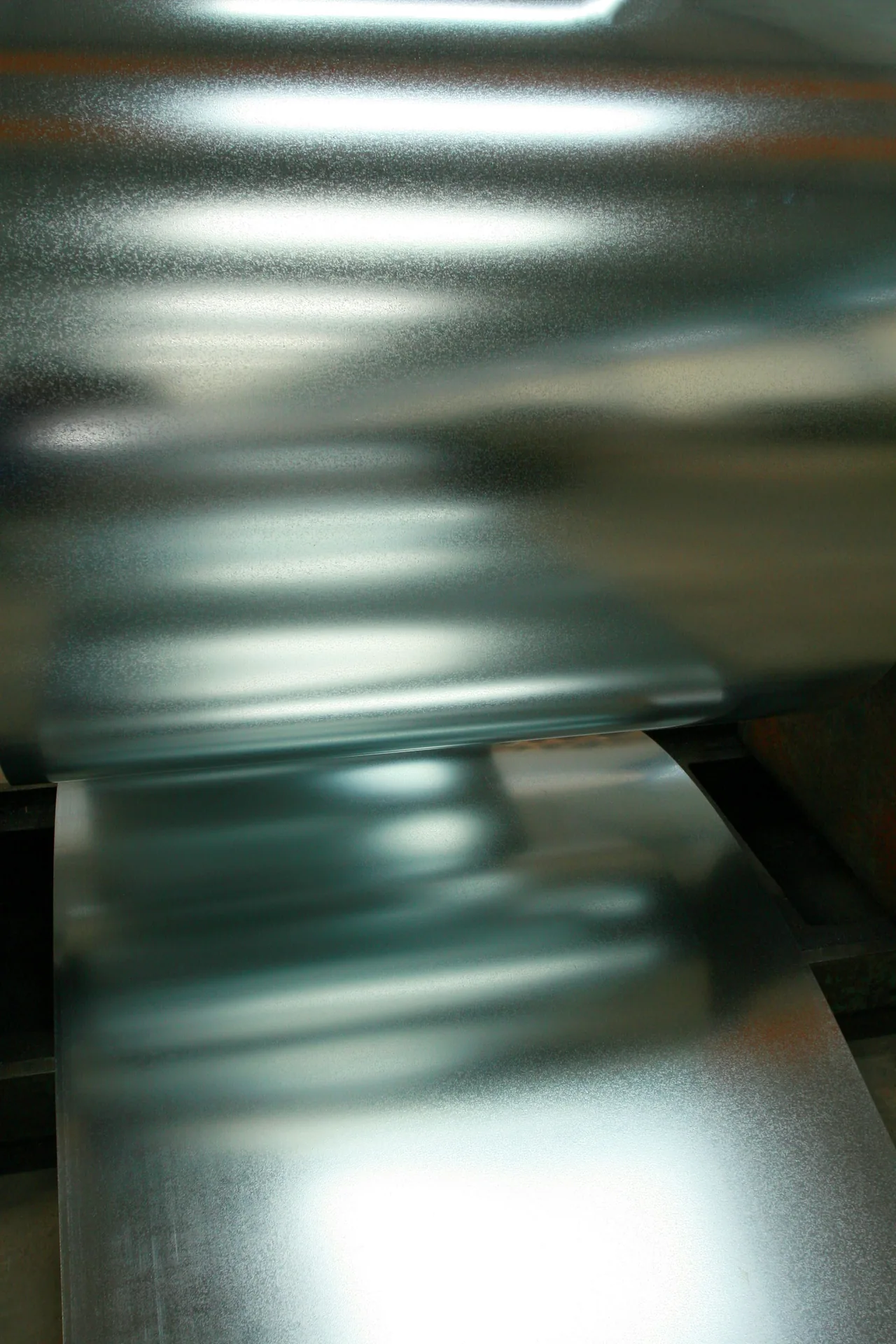 Metal facing surface