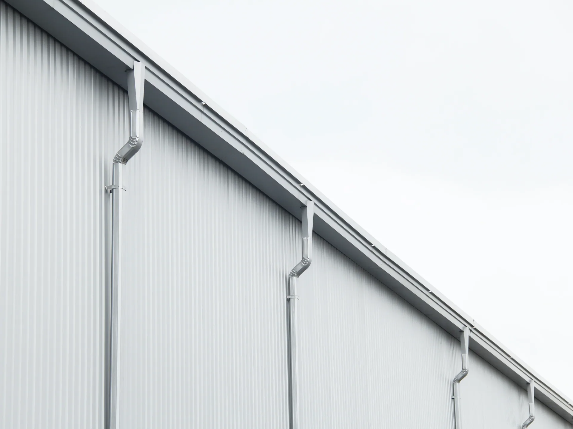 Roof eaves and flashing detail
